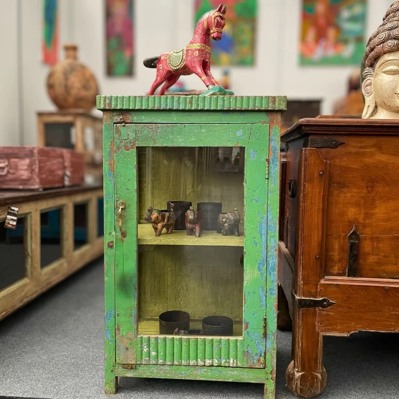 Vitrine grün Holz