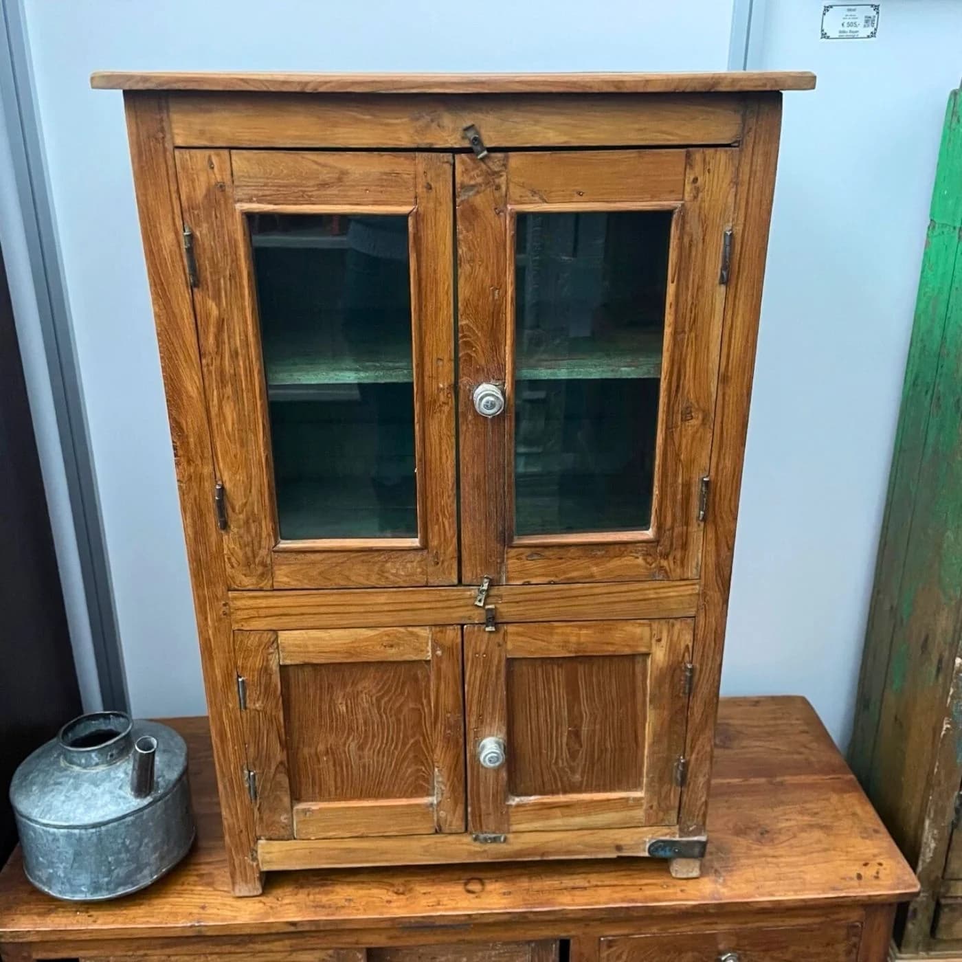 Vitrinenschrank