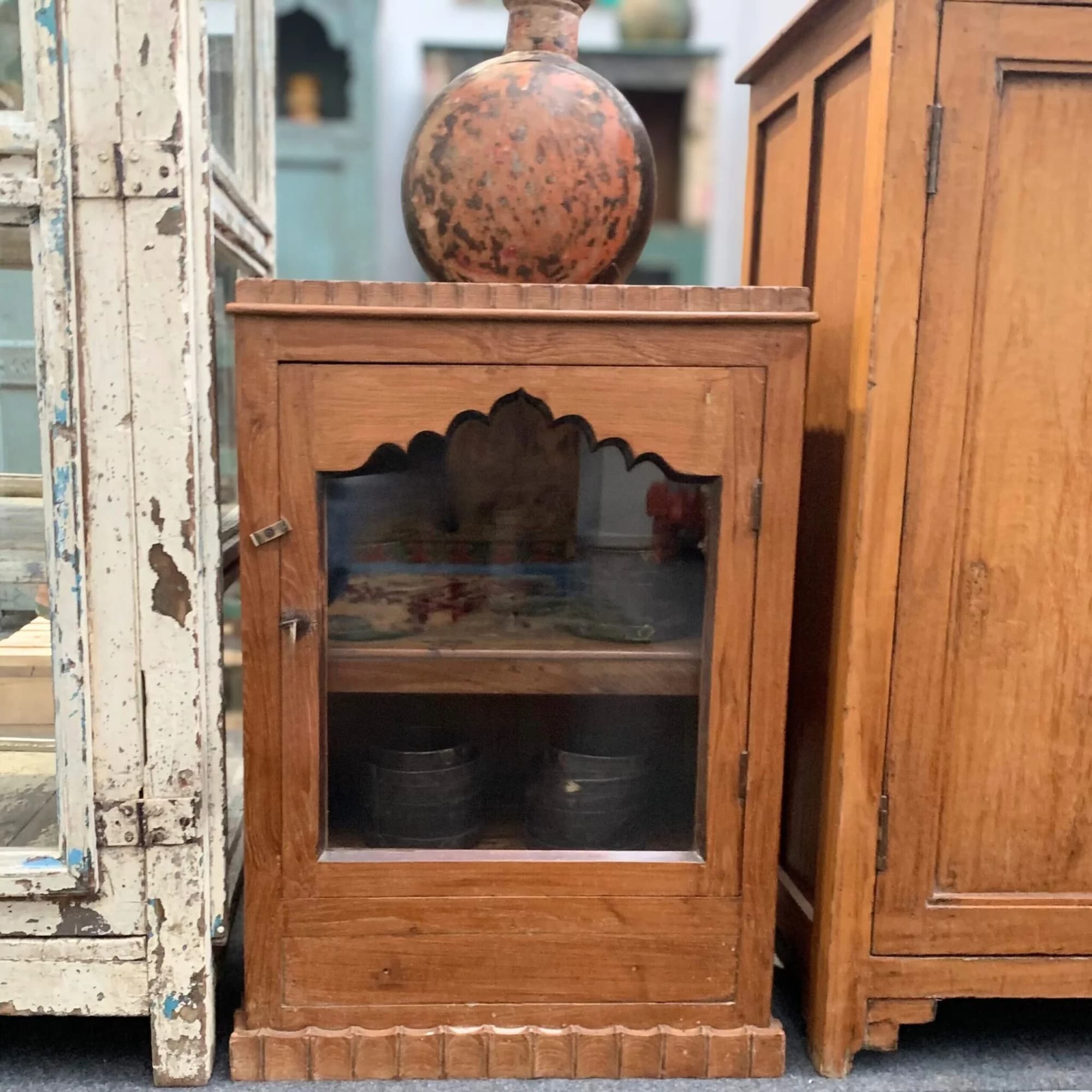 Mini-Vitrine im traditionellen Stil