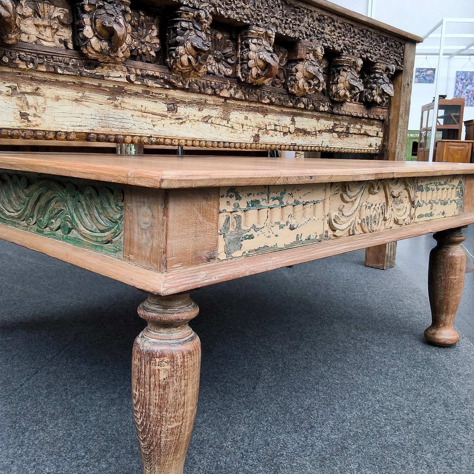 Quadratischer Couchtisch