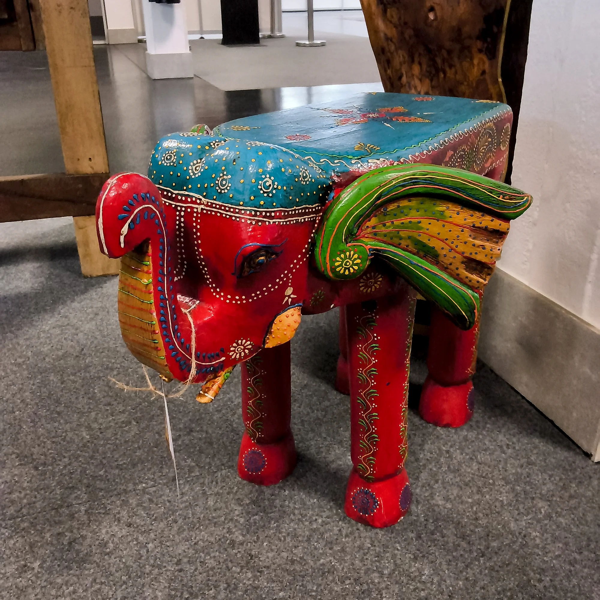 Blumentisch Elefantenmotiv groß