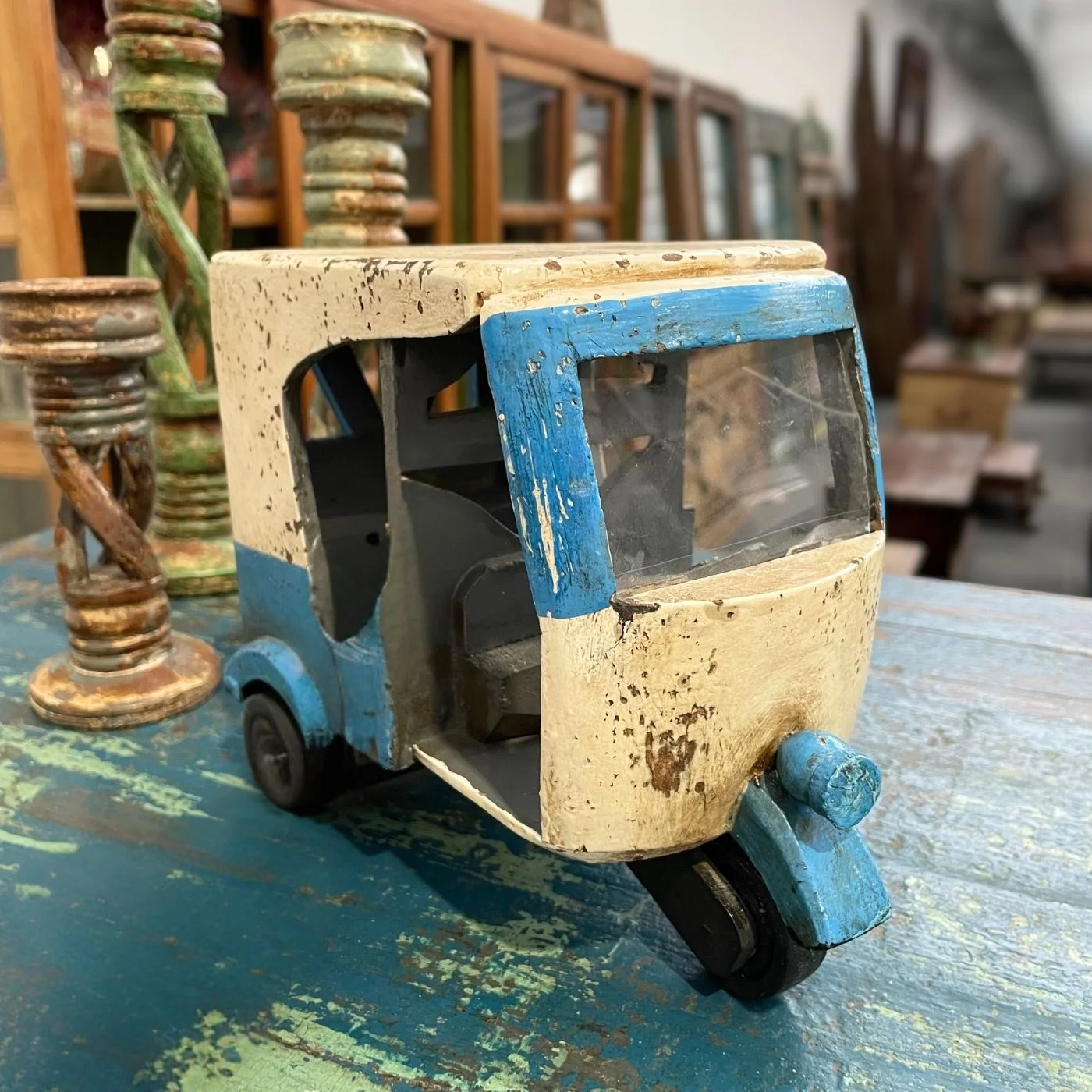 Dekoratives Vintage Dreirad aus Holz