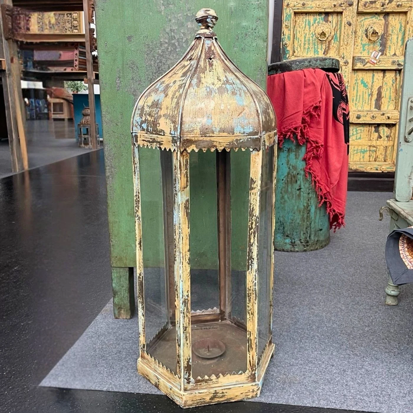Große Laterne aus Metall und Glas – indisches Dekorobjekt