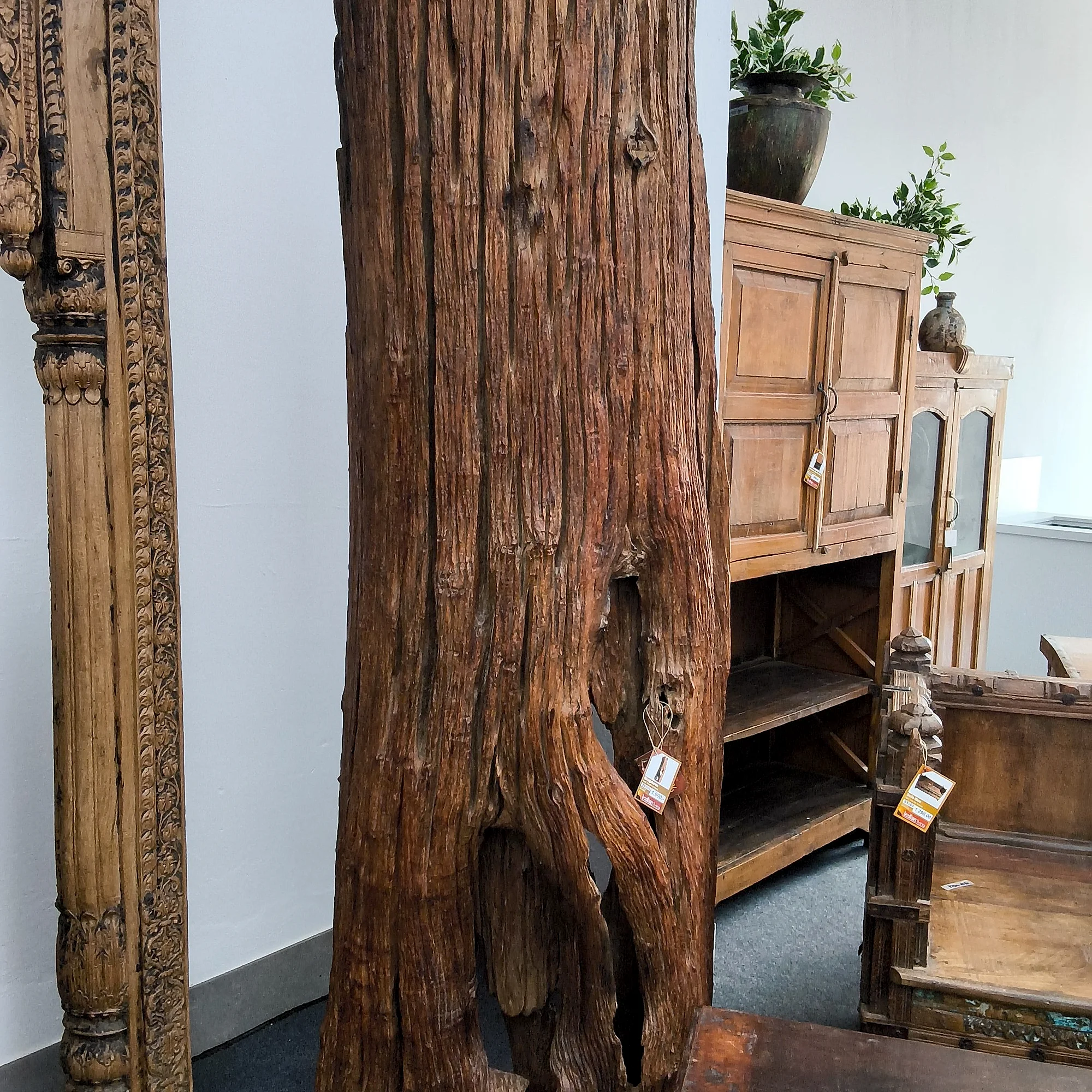 Holzskulptur aus massivem Altholz