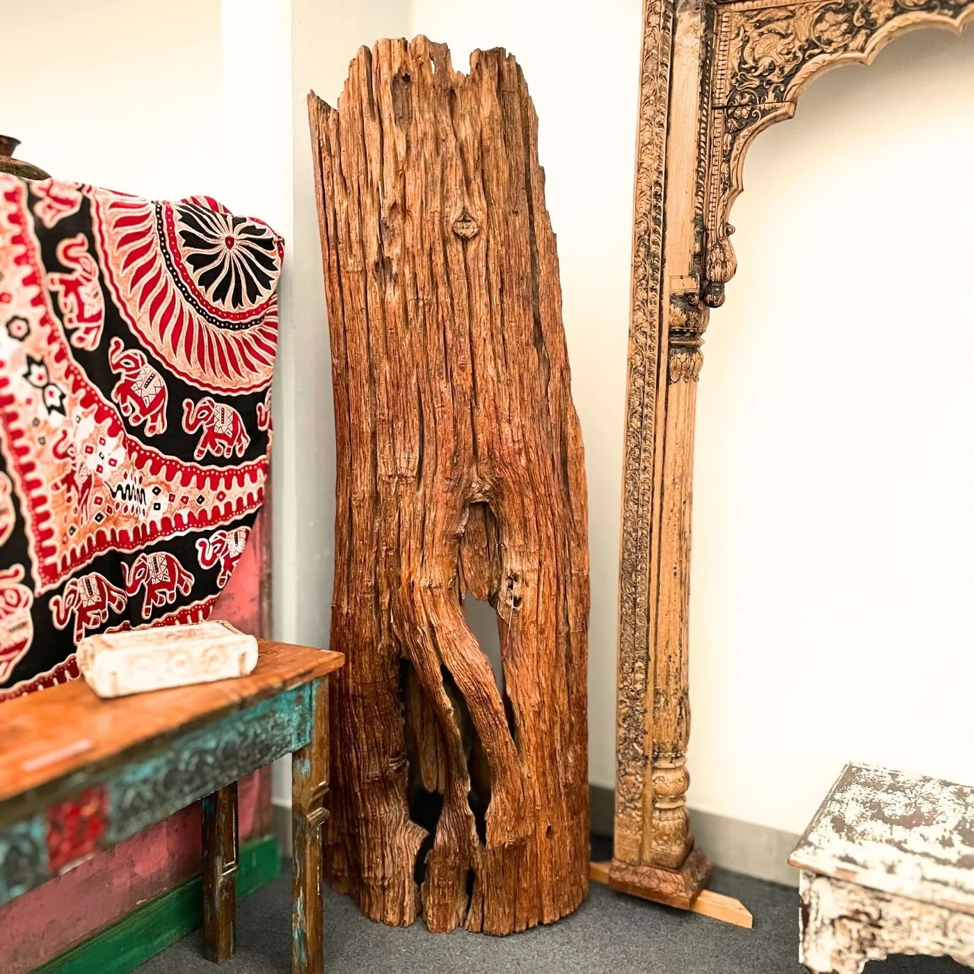 Holzskulptur aus massivem Altholz