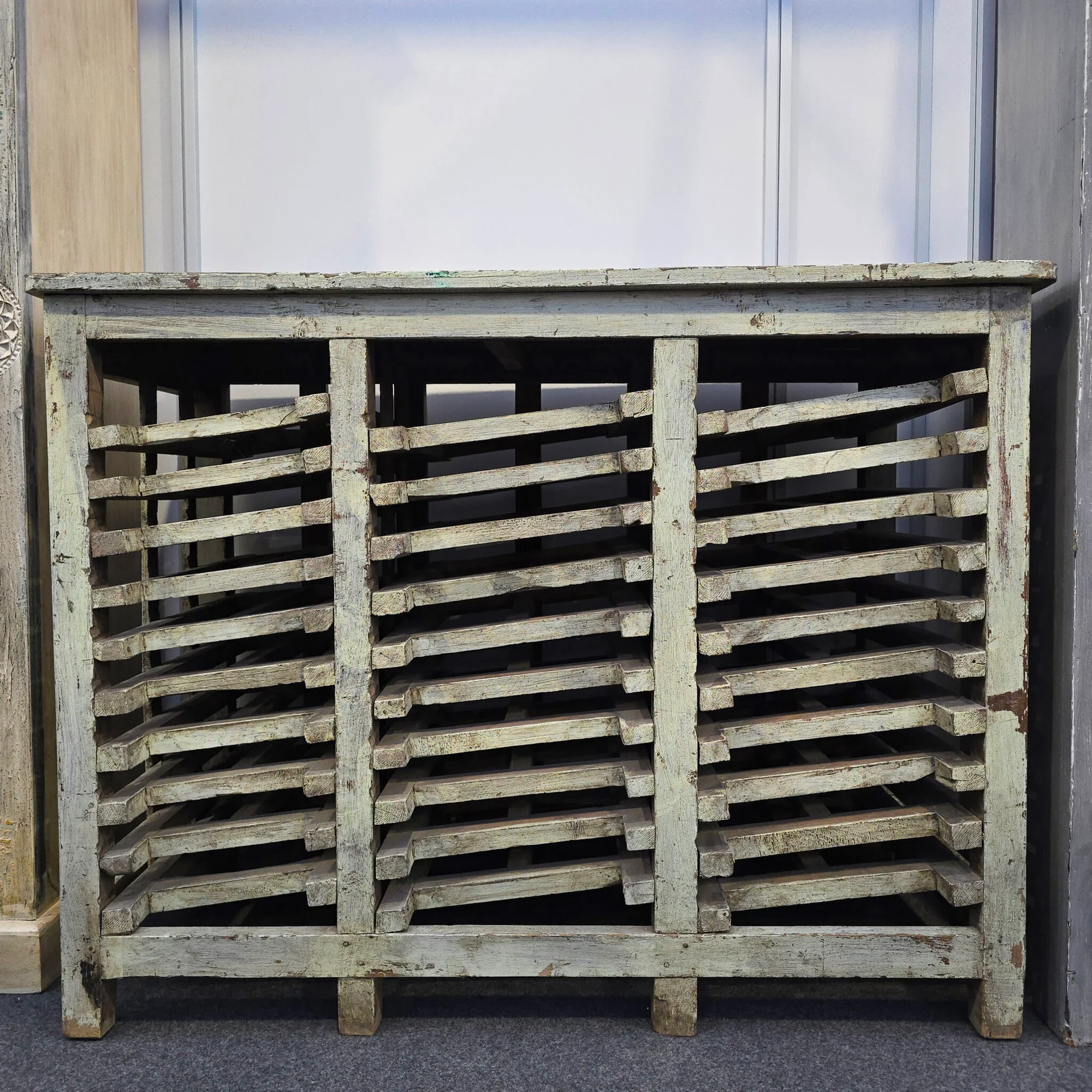 Vintage Kommoden als Unterlagenarchiv