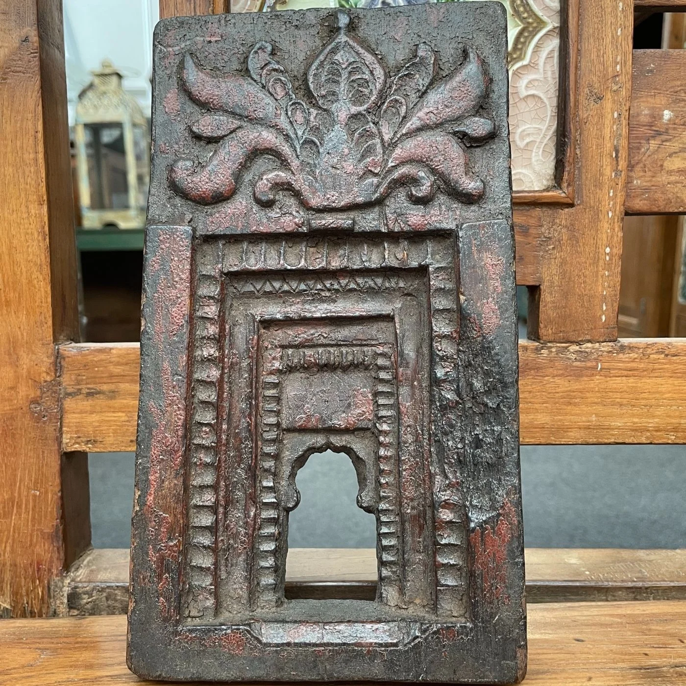 Traditioneller Hausaltar-Rahmen aus Holz