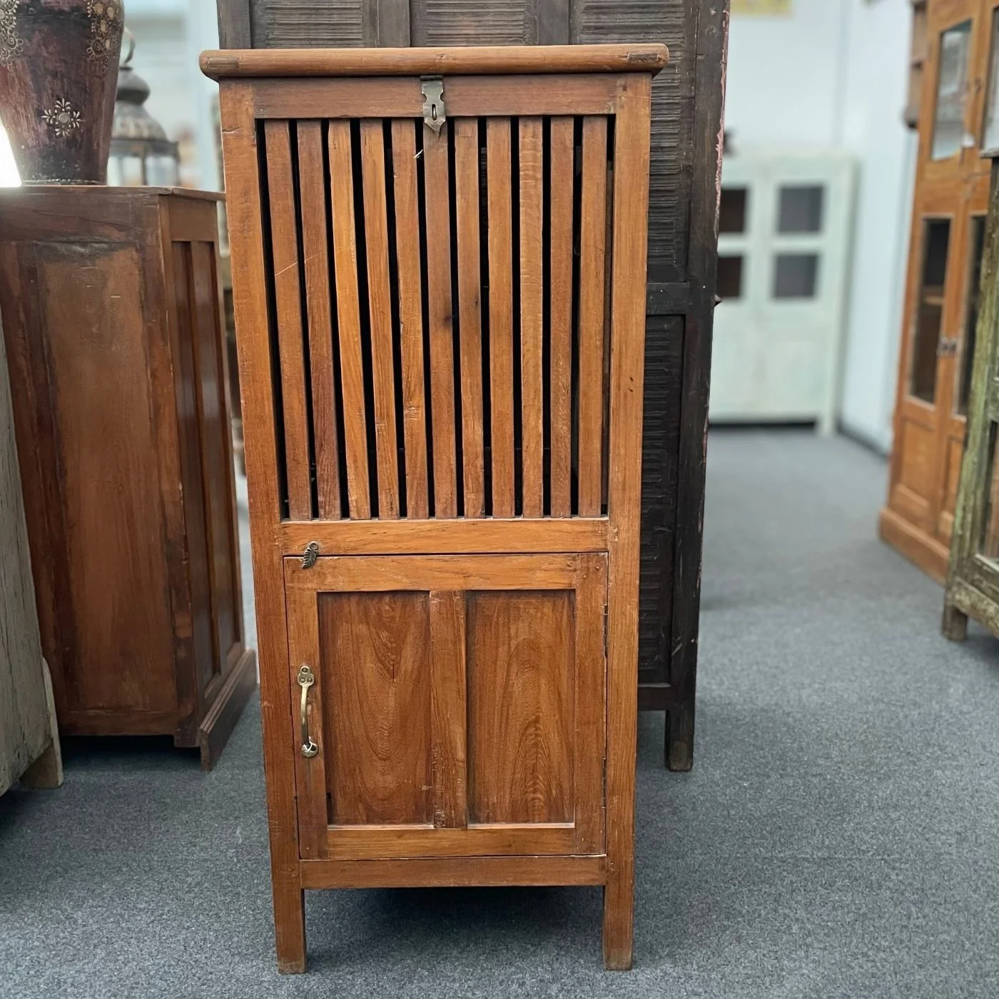 Holz-Laundry mit klassischem Design