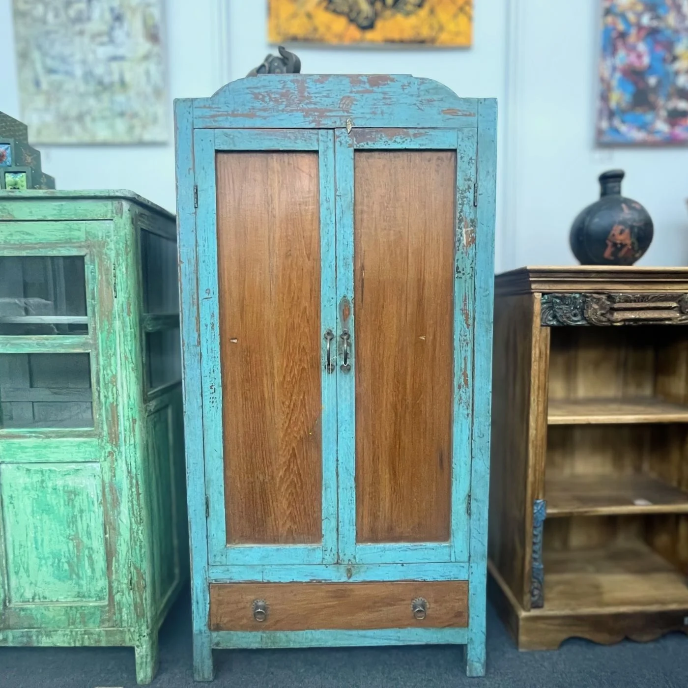 Schrank mit klassischem Design