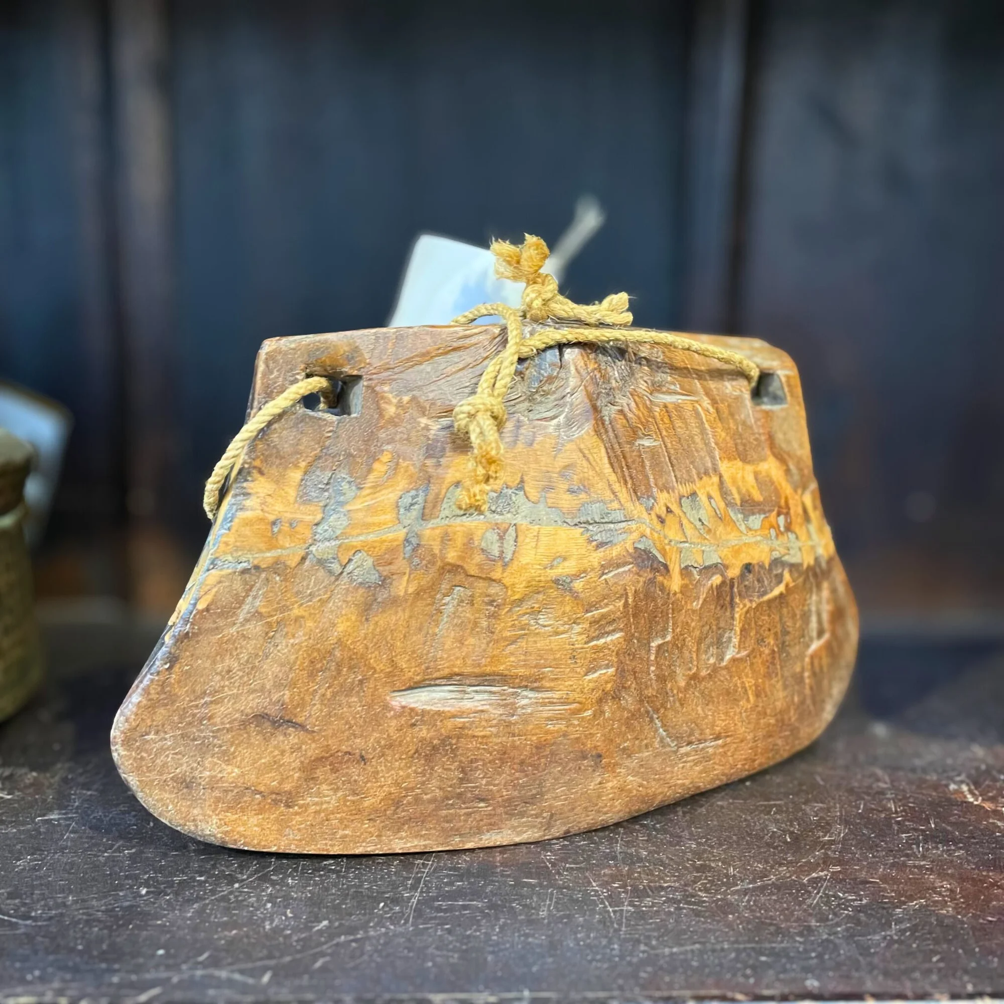 Indische Holz-Kuhglocke mit Seil