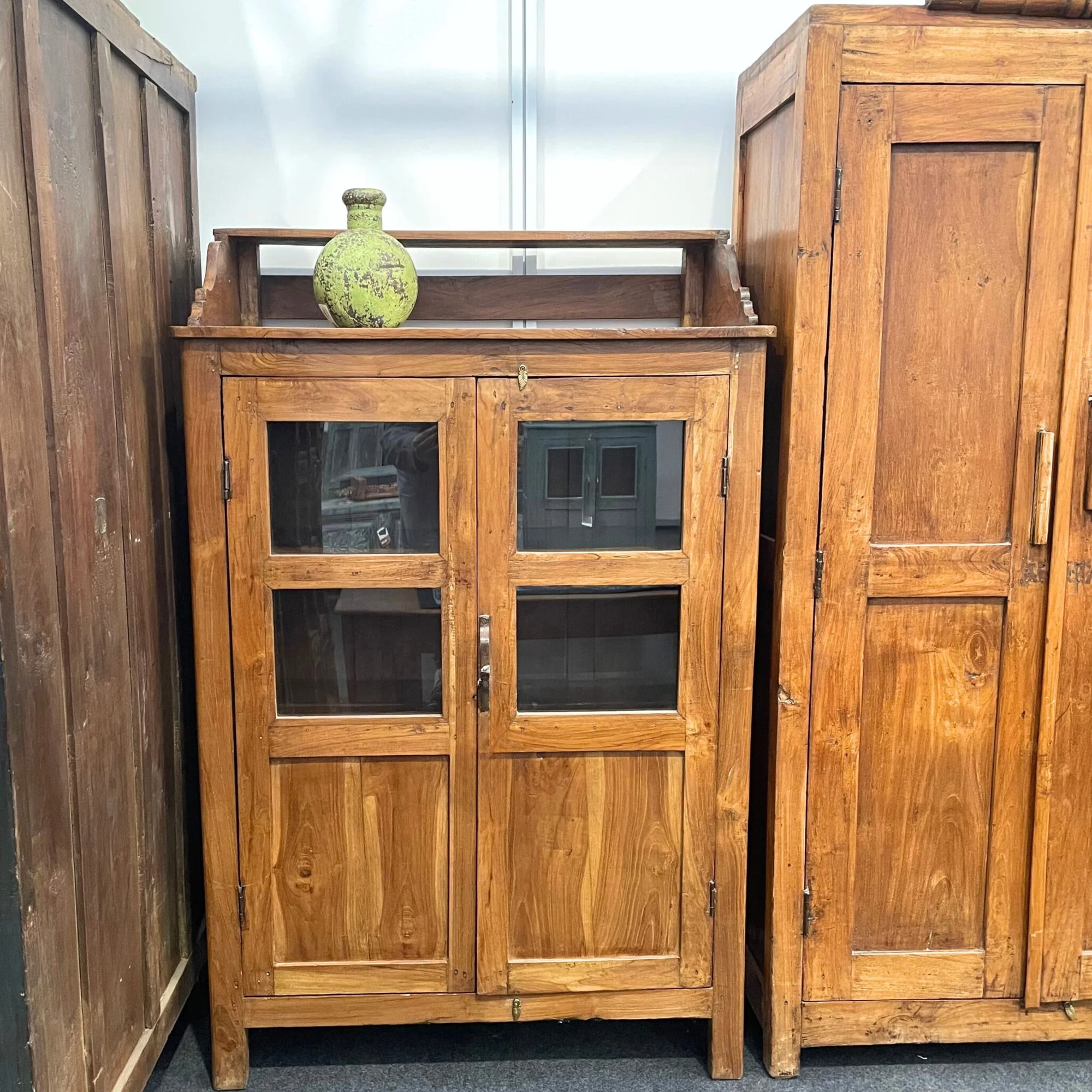 Klassisches Cabinet mit Glastüren