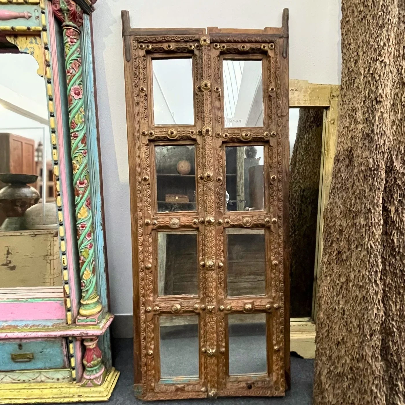 Holzpanel mit Spiegel