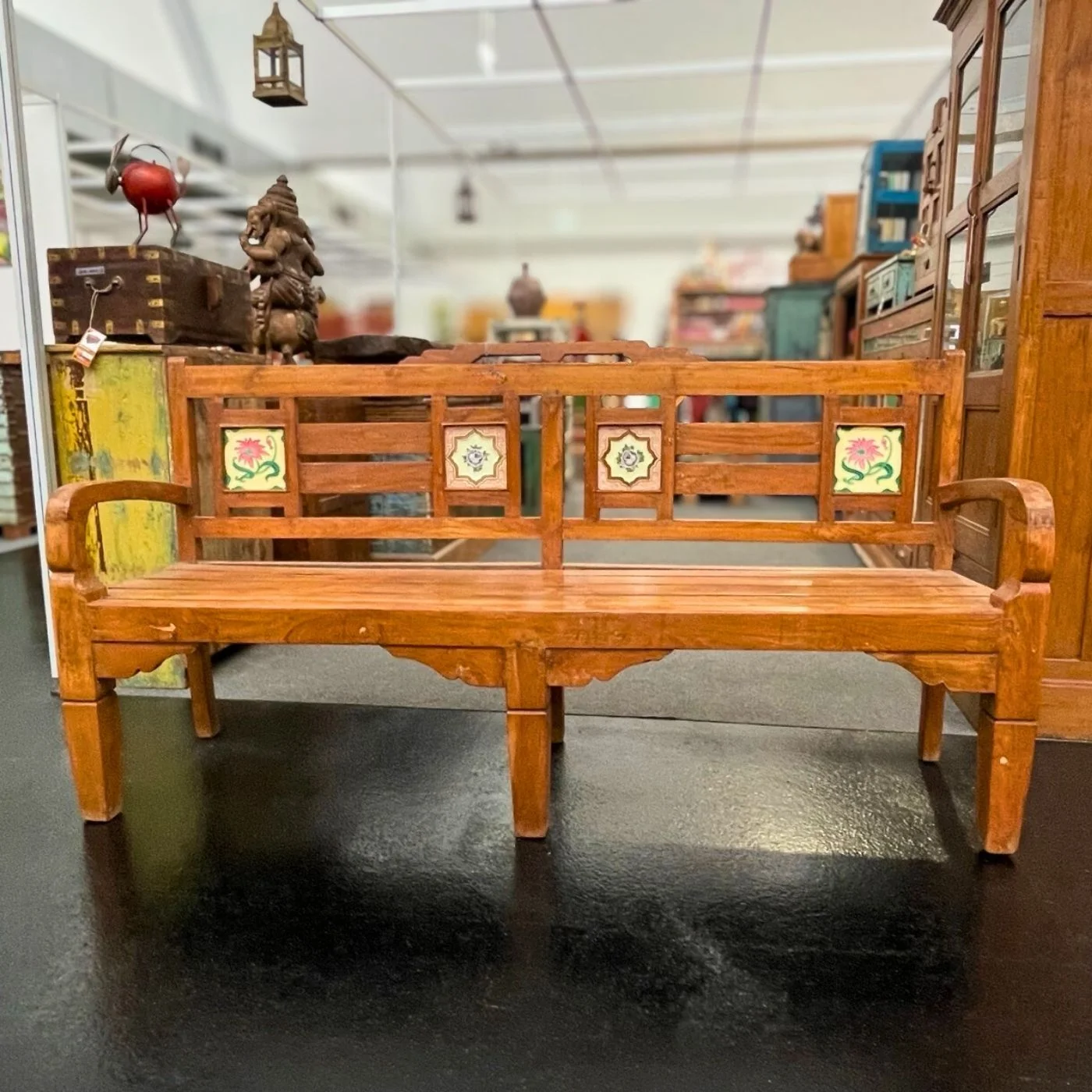 Massivholz Bank  mit Fliesen