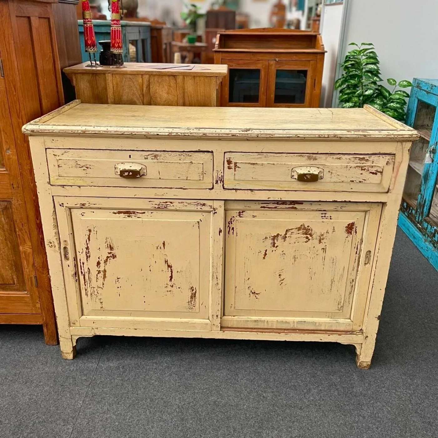 Vintage Kommode mit Schiebetüren