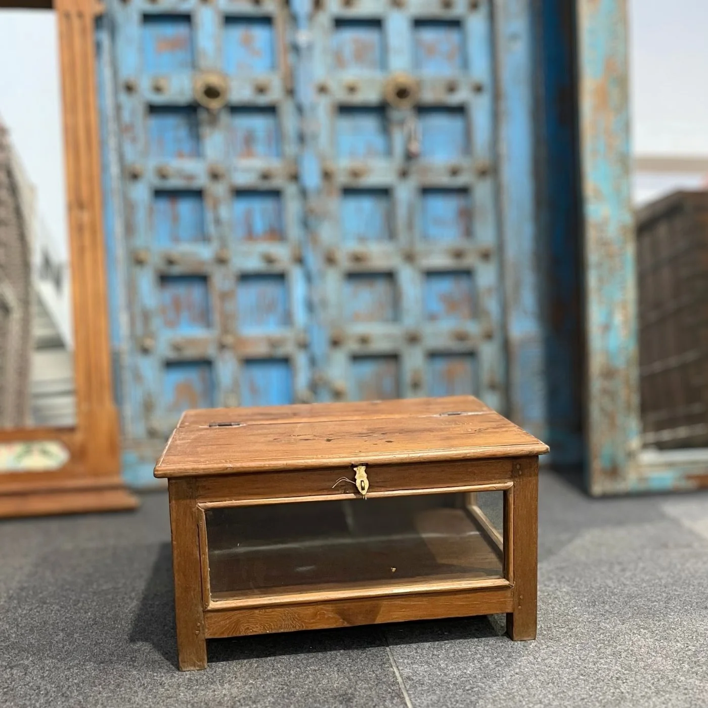 Tischchen - Truhe