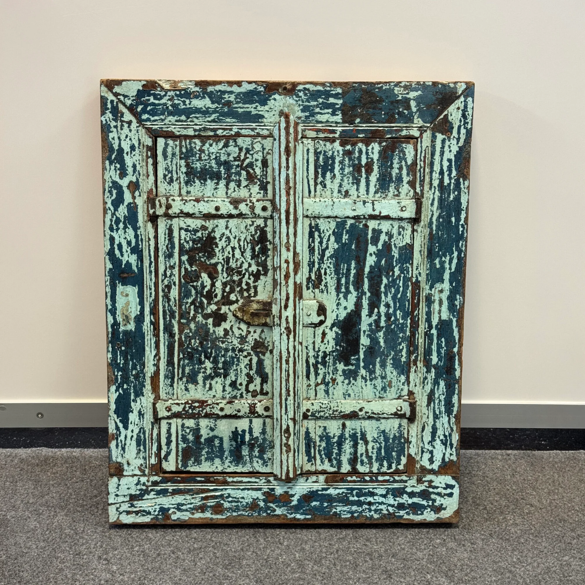 Fenster mit Spiegel Holz