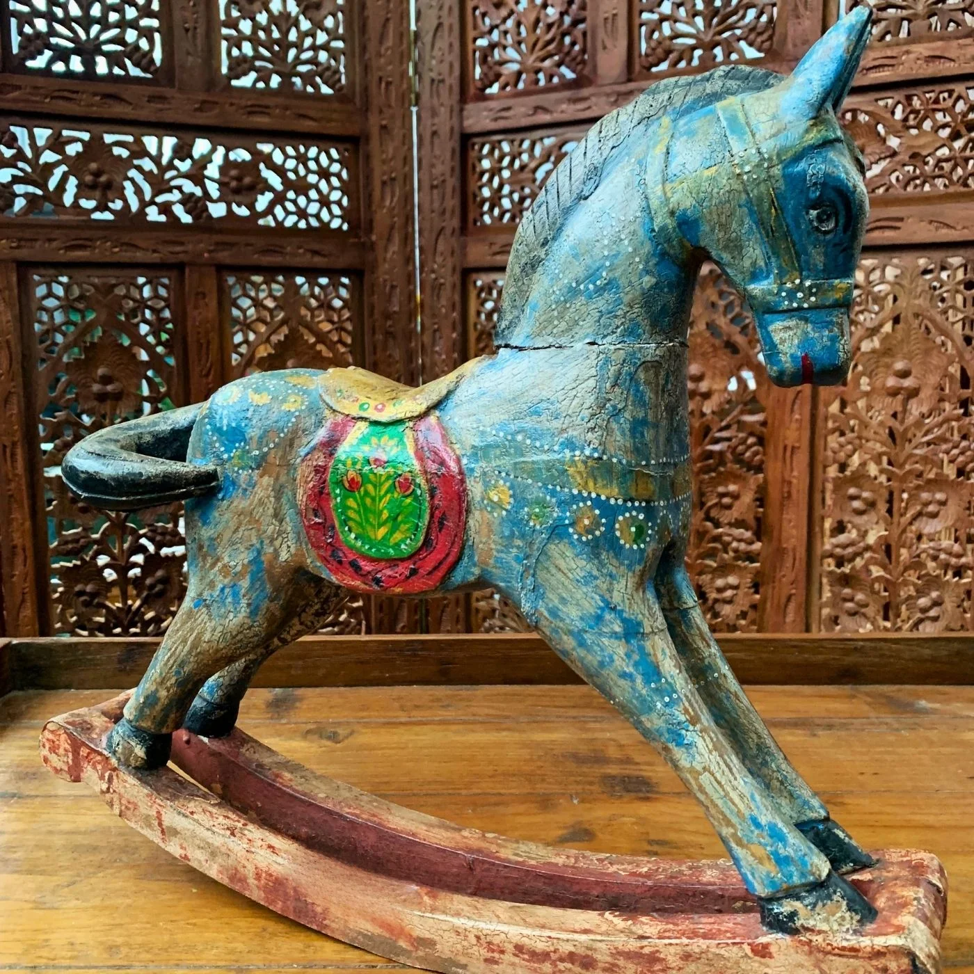 Schaukelpferd aus Holz im Marwari-Stil