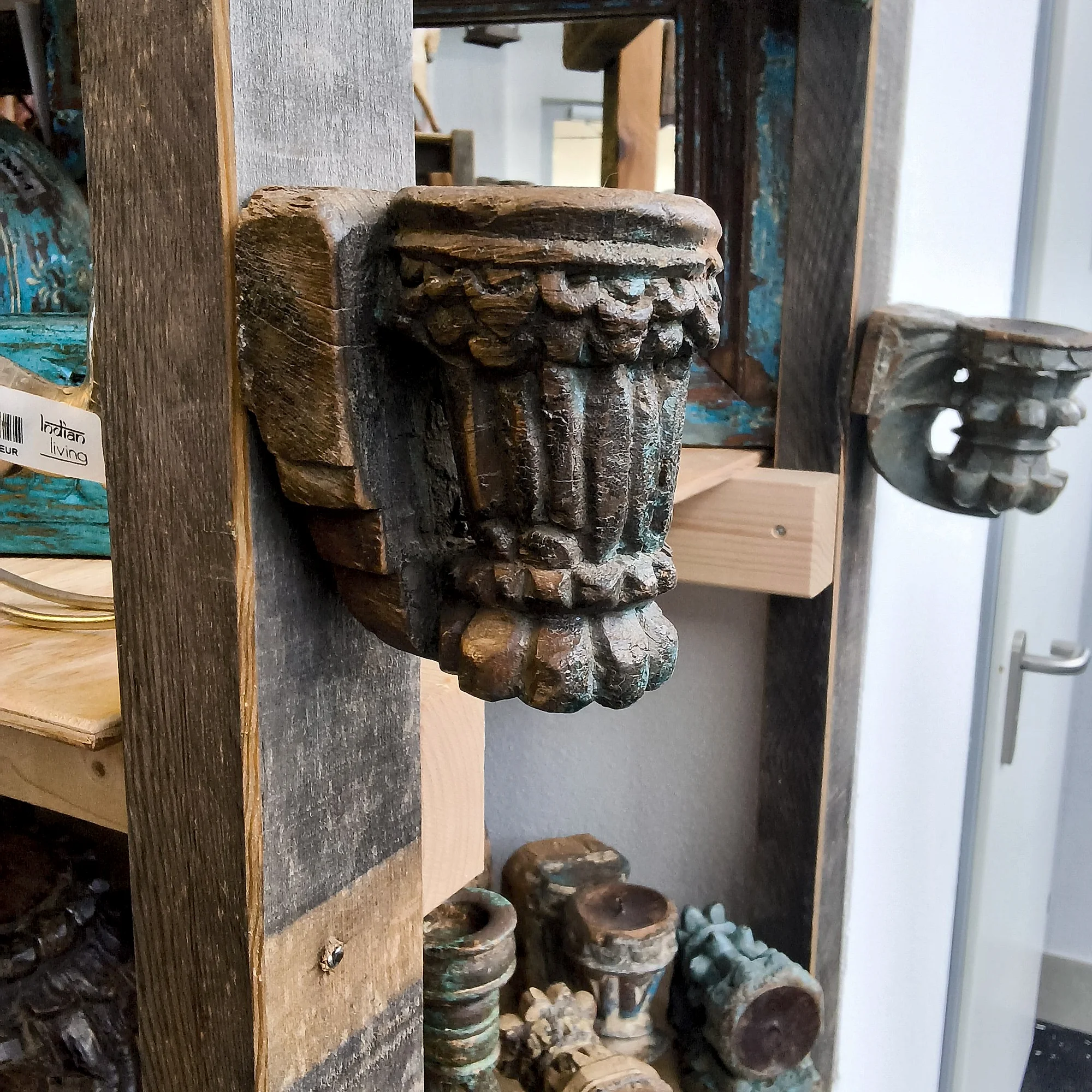 Wandkerzenhalter mit ornamentaler Form