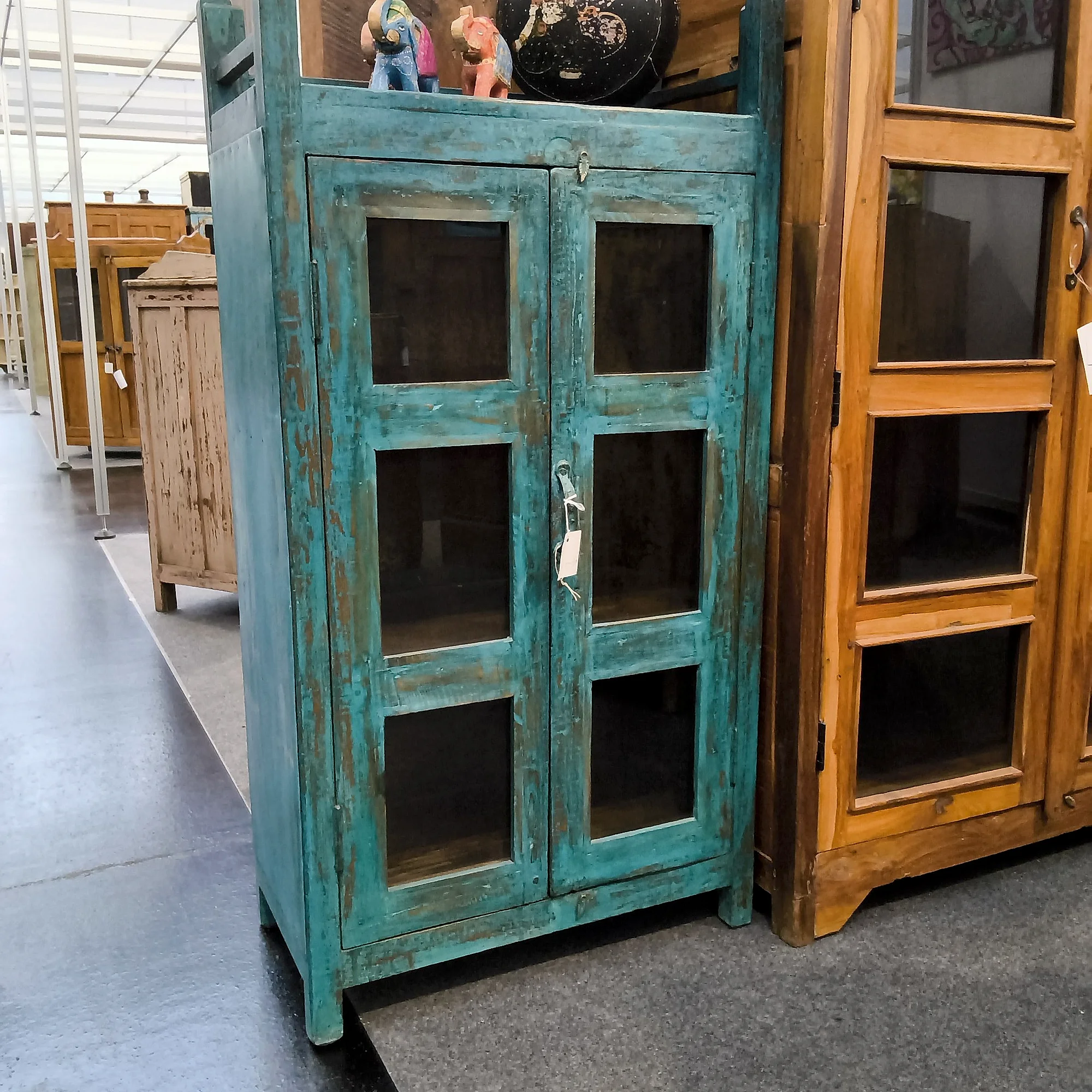 Blaue Vitrine