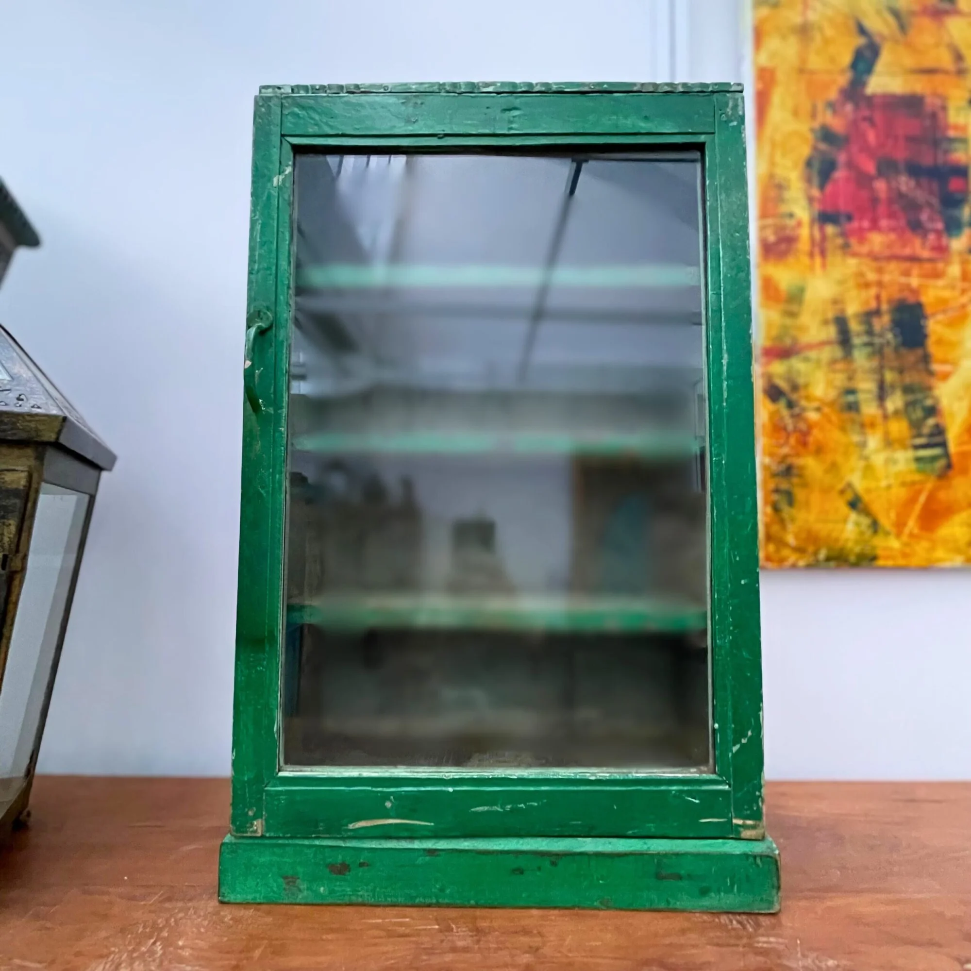 Kleine grüne Vitrinenkästchen