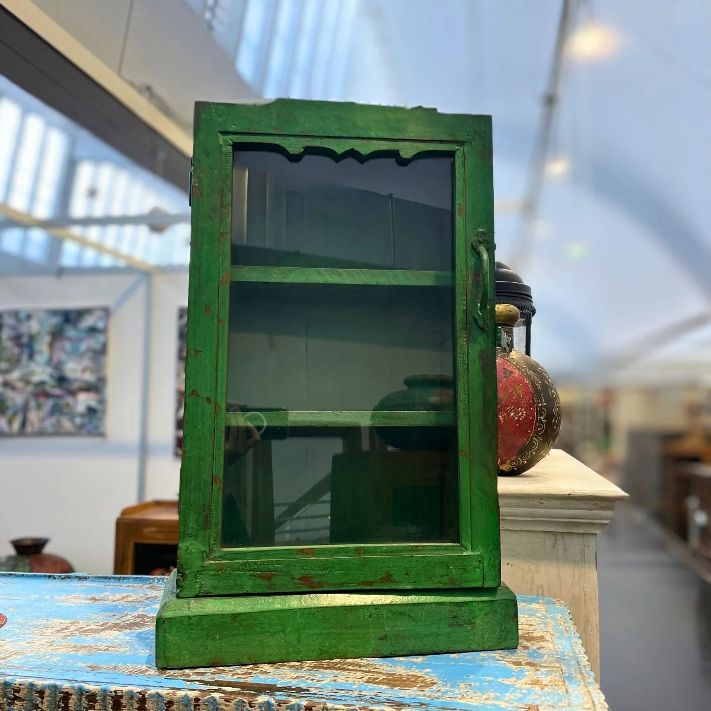 Kleines Vitrinenkästchen in Grün