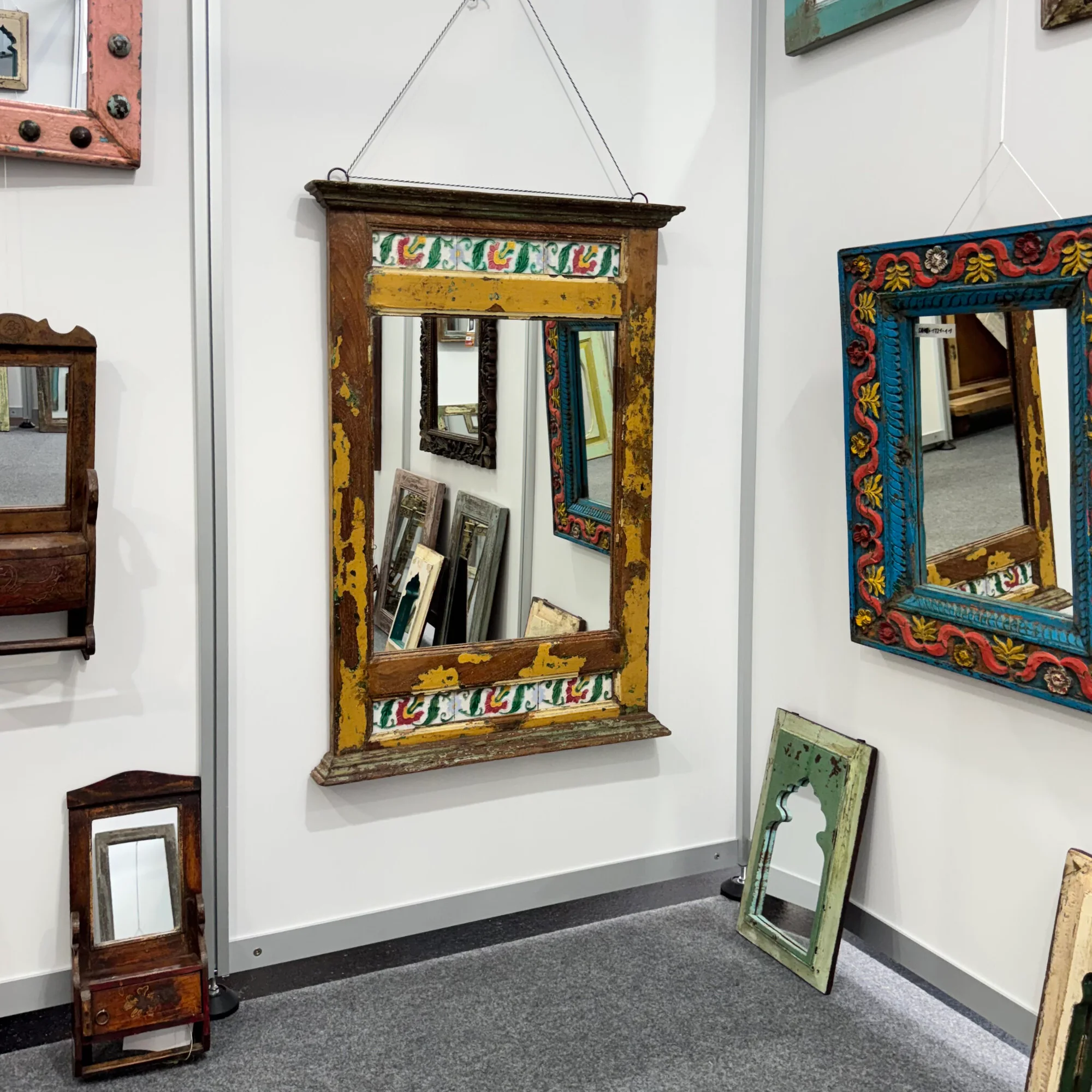 Altholz Spiegel mit Keramikfliesen