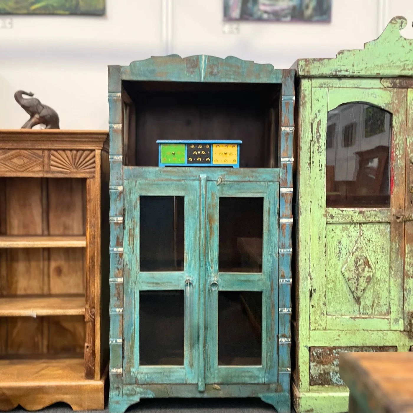 Kompaktes Vitrinenkabinett