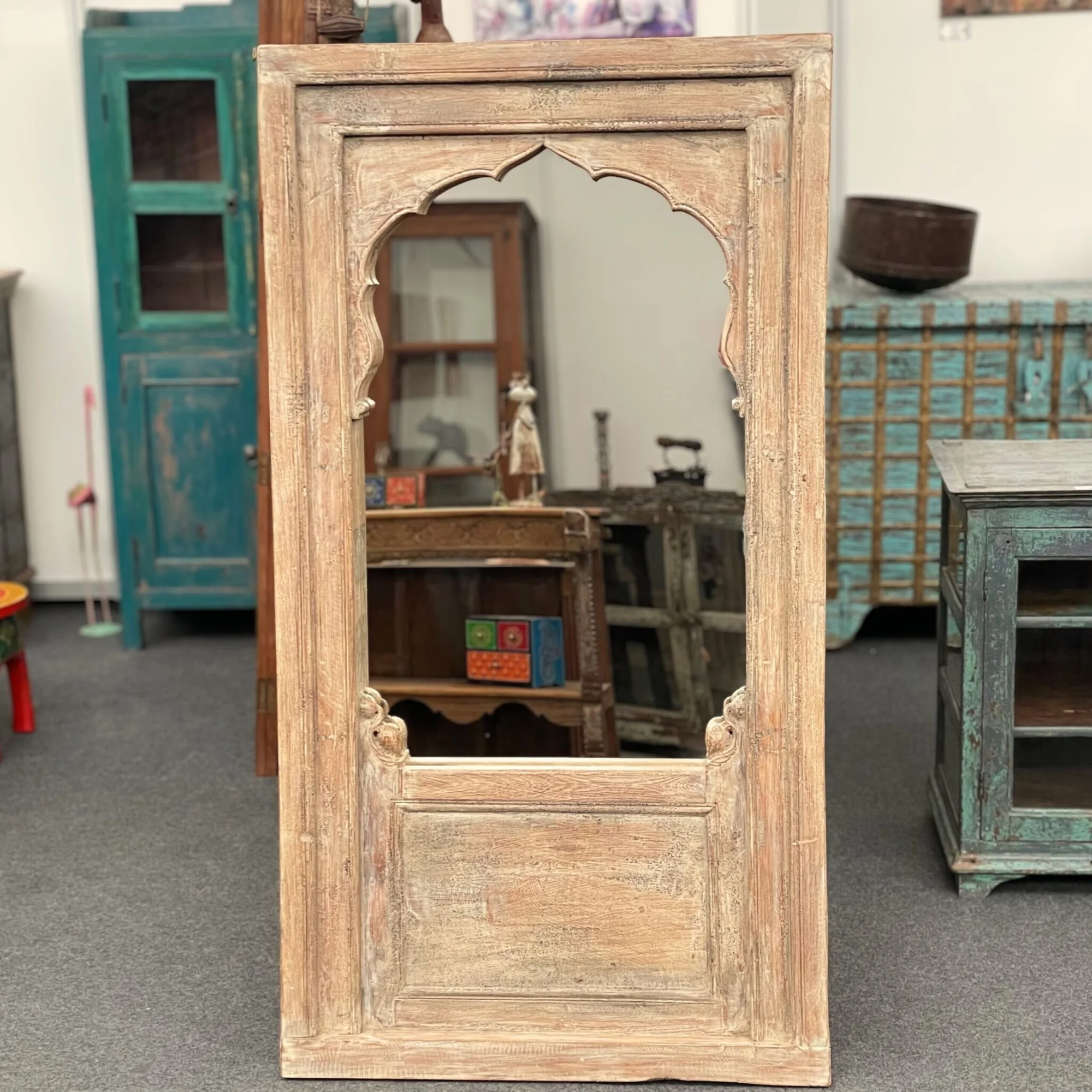 Standspiegel aus massivem Holz