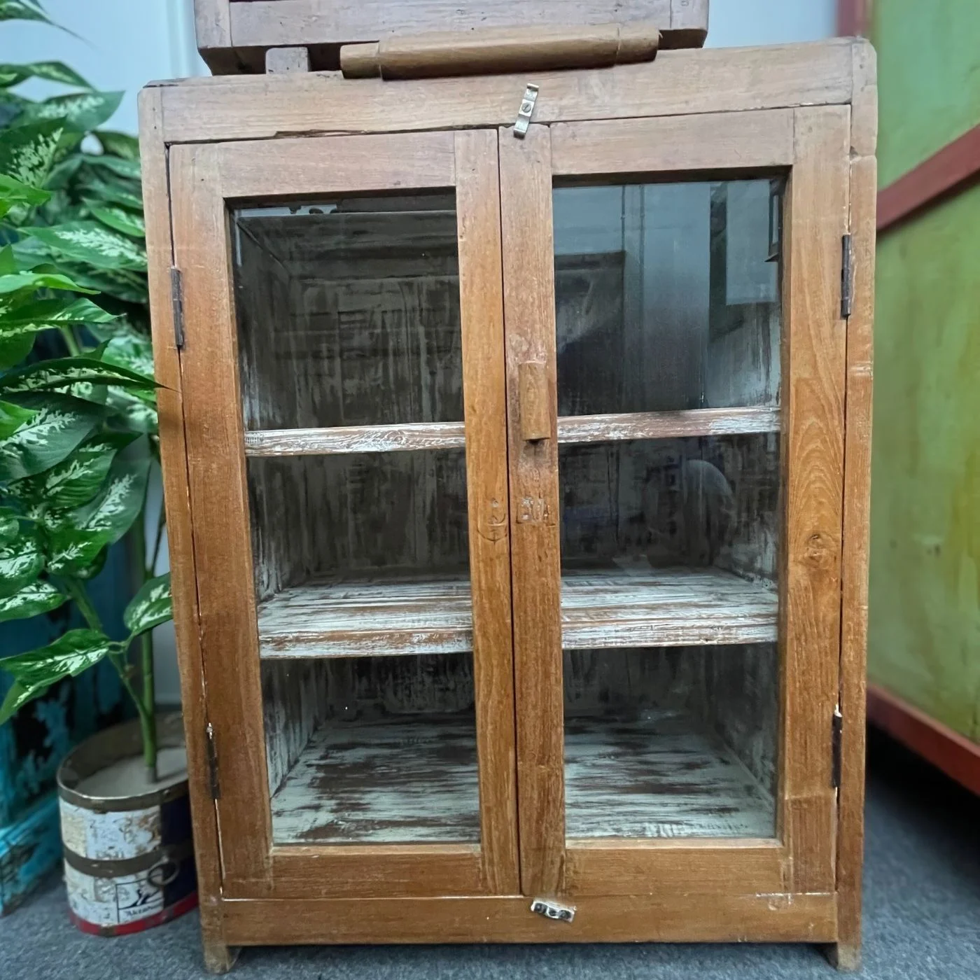 Holzkästchen mit Glastüren