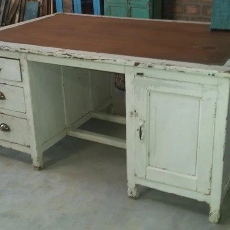 Doppelseitiger Schreibtisch