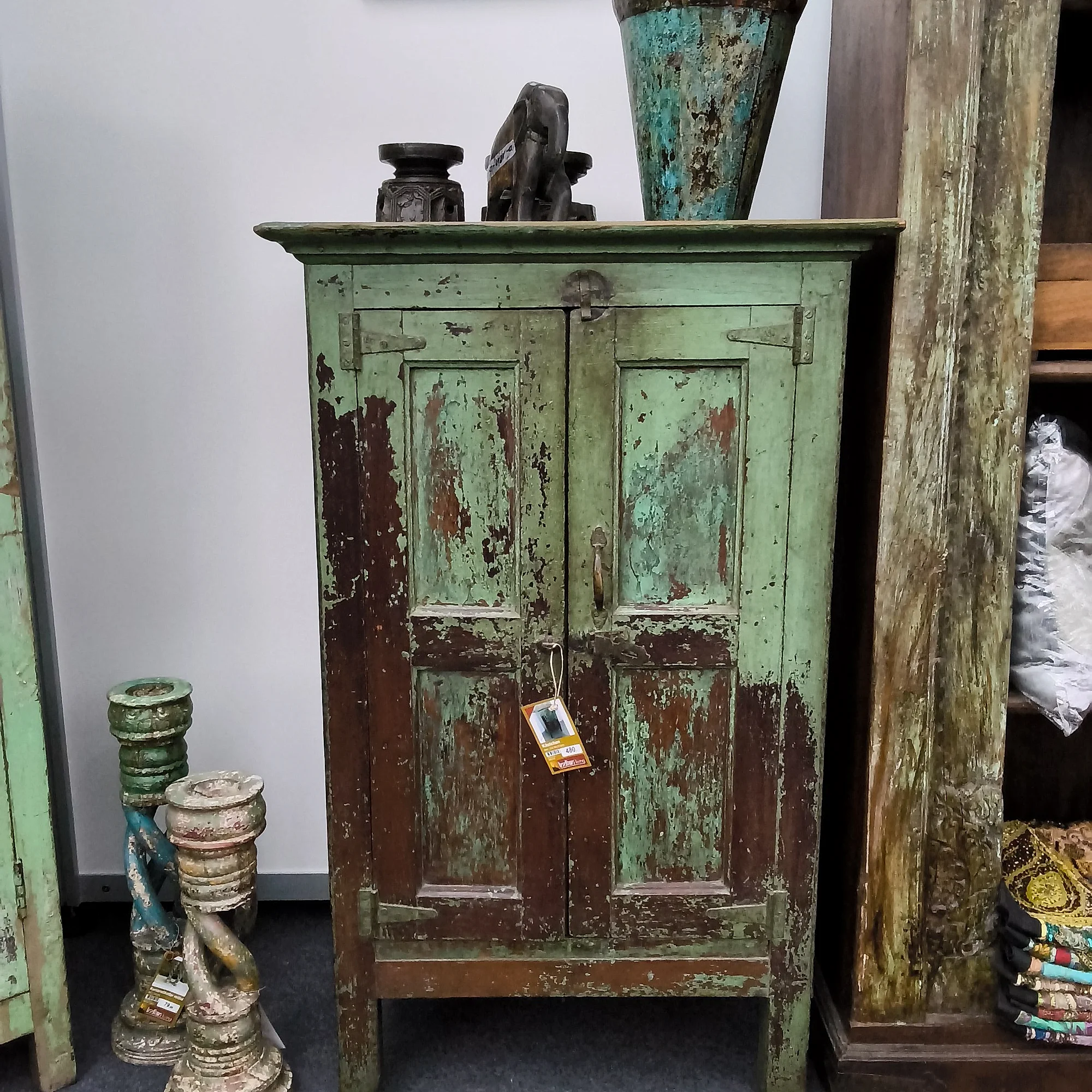 Holz-Kästchen mit zweifarbiger Patina