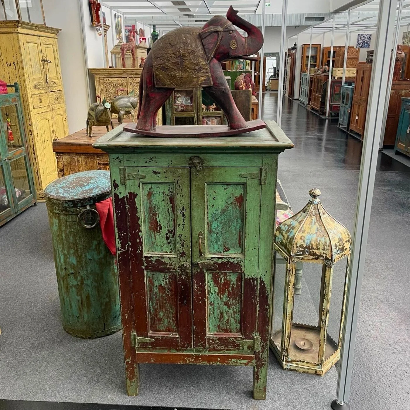 Holz-Kästchen mit zweifarbiger Patina