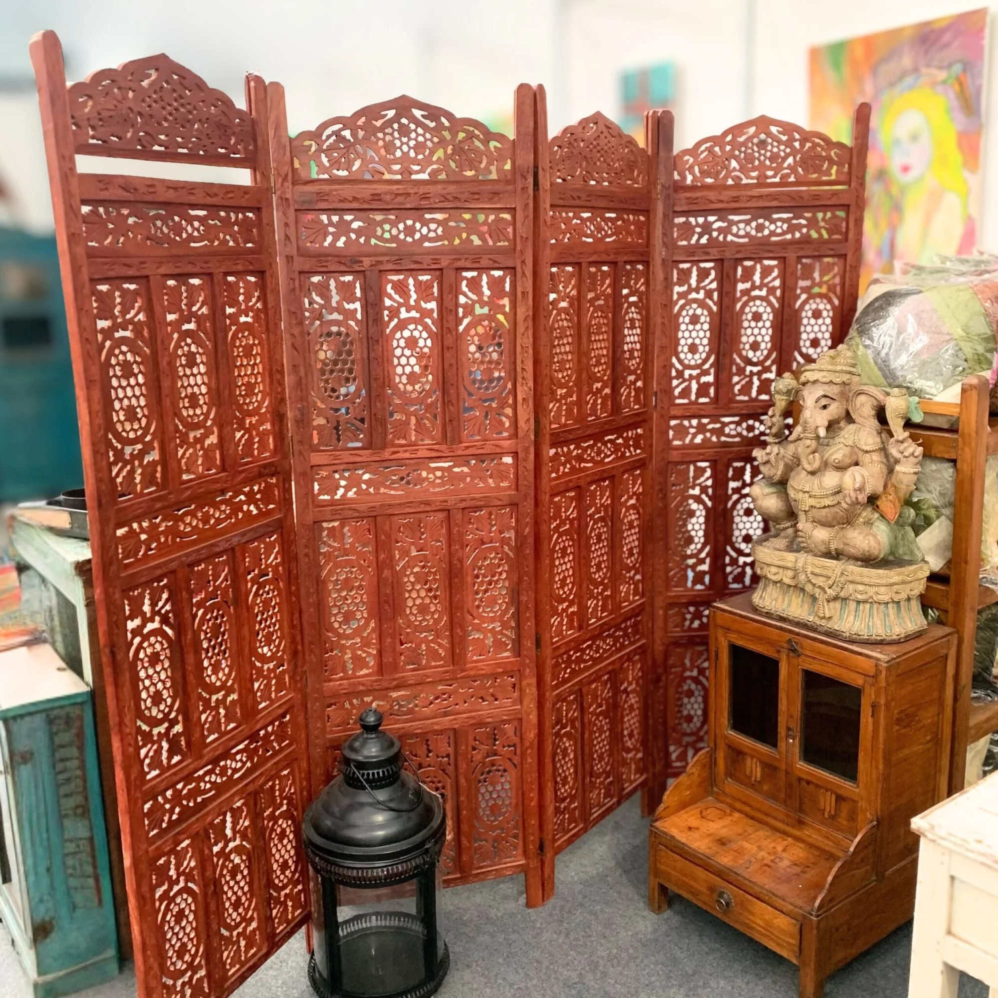 Handgeschnitzter Paravent aus massivem Holz