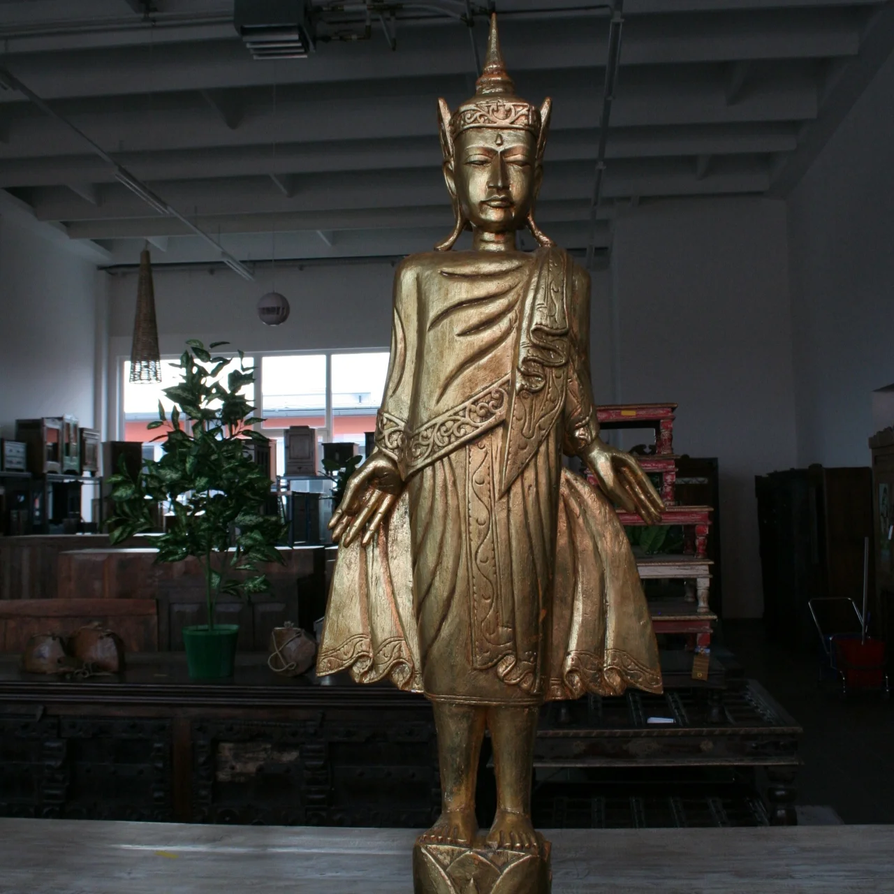 Buddha stehend Skulpturen