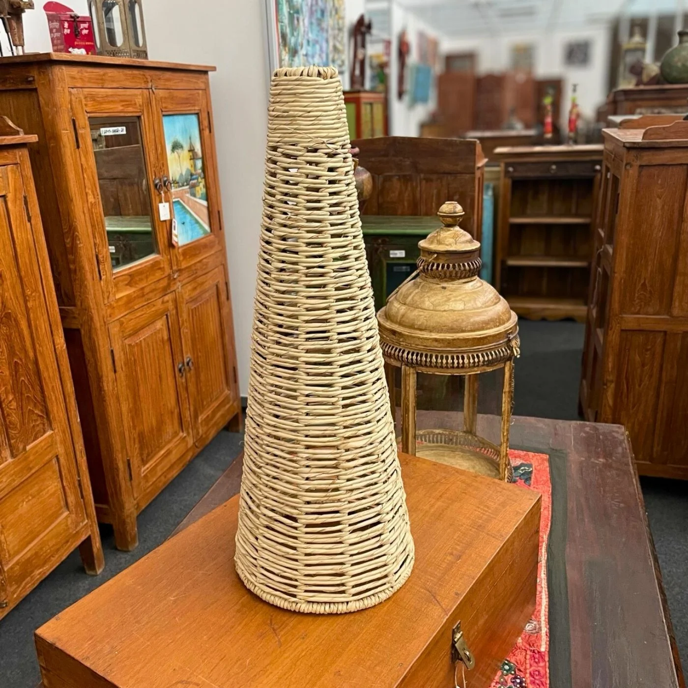 Geflochtener Lampenschirm aus Naturmaterial