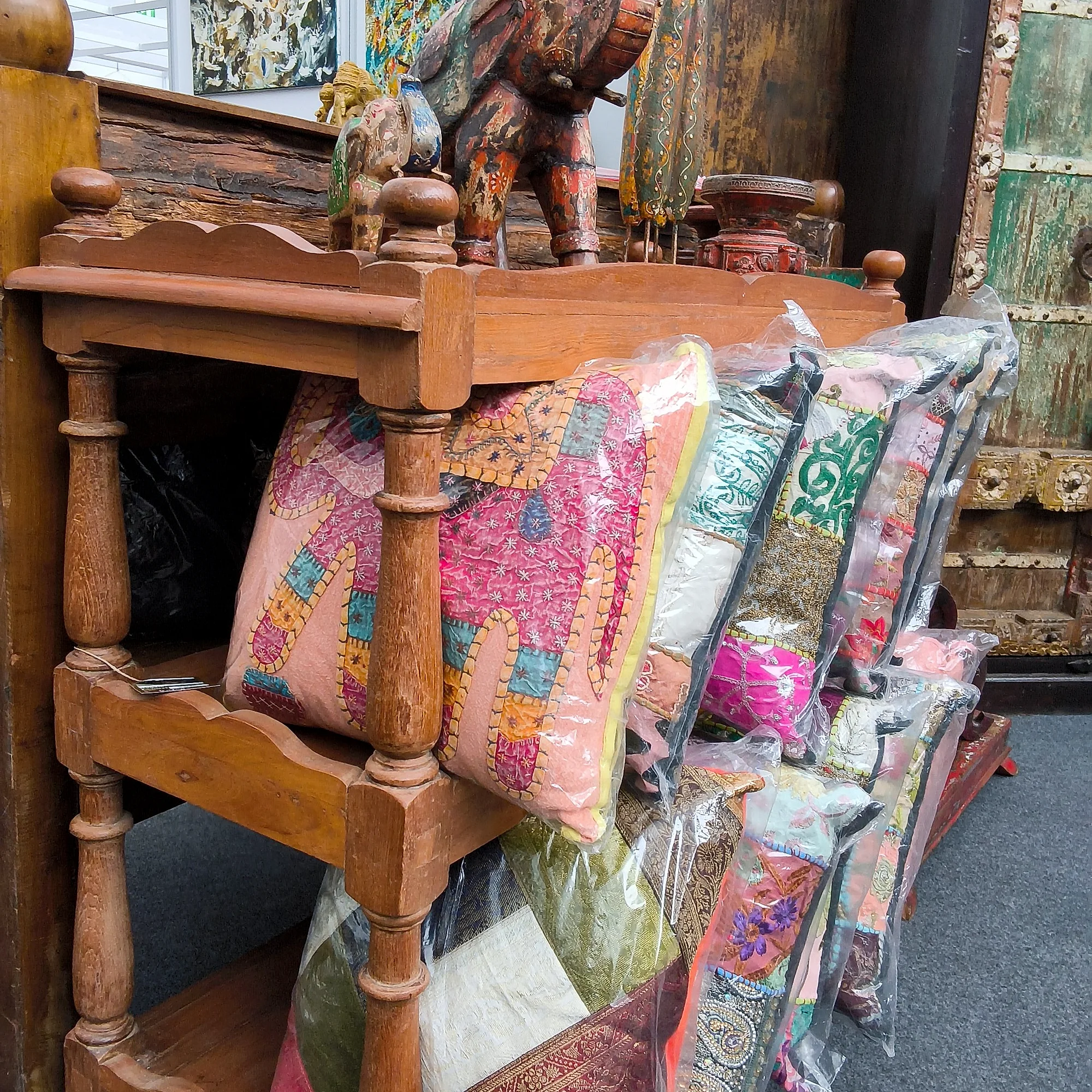 Offenes Holzregal