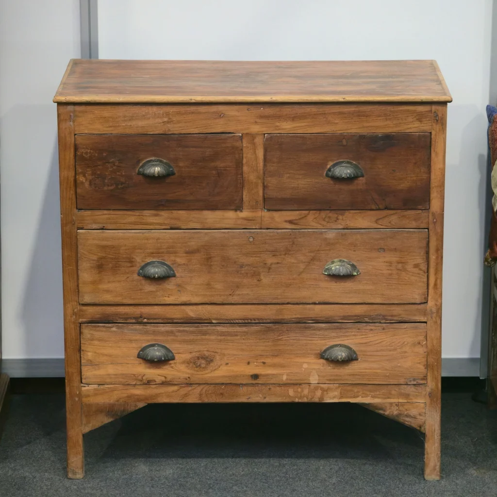 Rustikale Kommode aus Naturholz